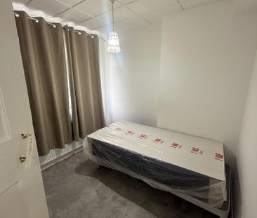 4 bedroom end of terrace house to rent - Photo 1