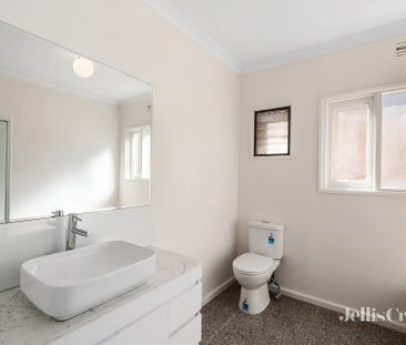 33 Toumlin Grove, Viewbank - Photo 4