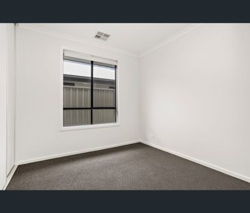 27 Horgan Circuit, Seaford Heights, SA 5169 - Photo 5