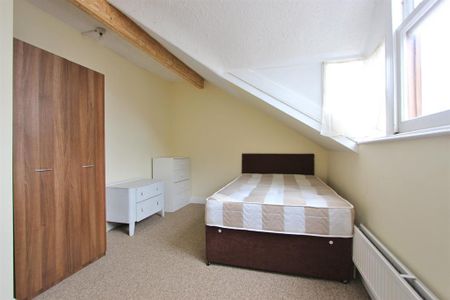 4 bedroom terraced house to rent - Photo 4