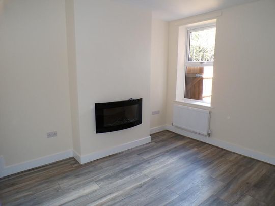 2 bedroom end of terrace house to rent - Photo 1