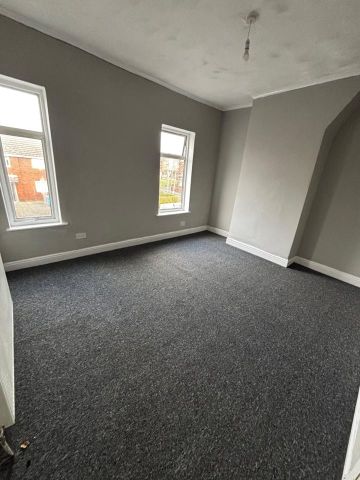 3 Bed Terraced House, New Cross Street, M5 - Photo 2