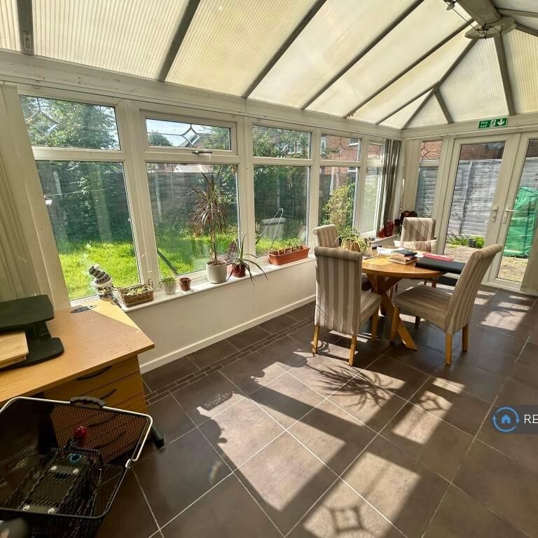 5 bedroom detached house to rent - Photo 1