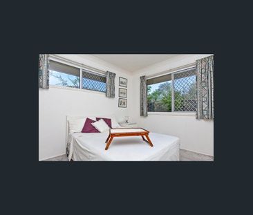 Comfortable & Convenient - Superb Family Home! - Photo 4