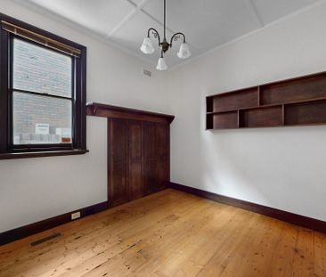 LARGE FAMILY HOME IN PRIME LOCATION - Photo 4