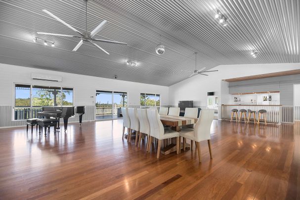 Luxurious Renovated Queenslander with Guest Studio and Pool - Photo 1