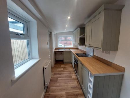 2 bedroom terraced house to rent - Photo 5