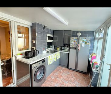 4 Bed Semi-Detached House, Mitcham Road, CR0 - Photo 6