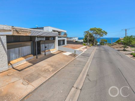 Open the Door to Coastal Comfort - Photo 2