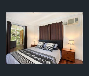 COMFORTABLE FAMILY LIVING IN A CONVENIENT CLONTARF LOCATION - Photo 4
