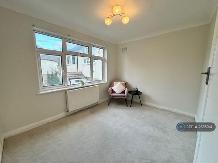 2 bedroom maisonette to rent - Photo 3