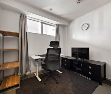 Sunny 2-Bedroom City Apartment - Photo 6