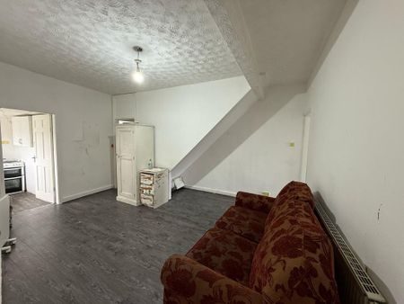 3 bedroom maisonette to rent - Photo 2