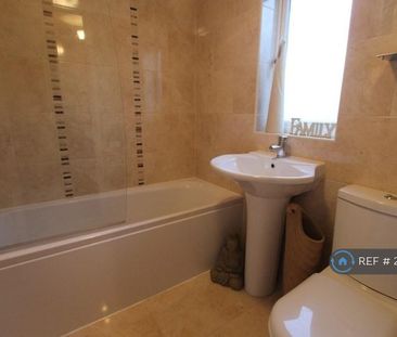 3 bedroom semi-detached house to rent - Photo 4