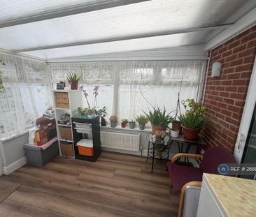 2 bedroom maisonette to rent - Photo 2