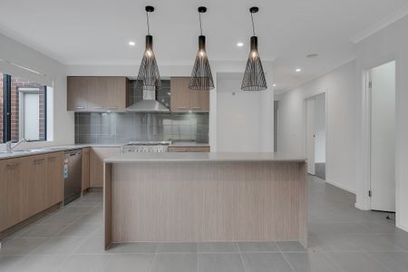 18 Poe Circuit, Officer VIC 3809 - House For Rent | Domain - Photo 2