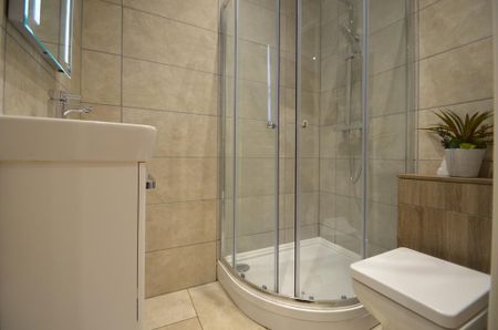 3 bedroom flat to rent - Photo 3