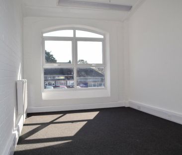 Mixed use to rent - Photo 6