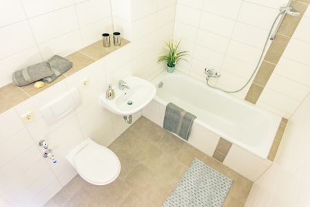 3-Raum-Dachgeschosswohnung mit Badewanne - Foto 5