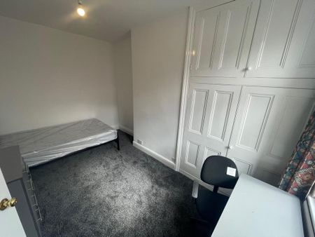 Manor Drive, Leeds, LS6 - Photo 2