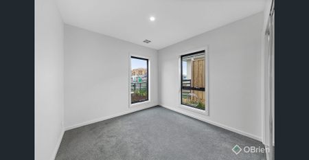 COSMOPOLITAN LIVING - Photo 3