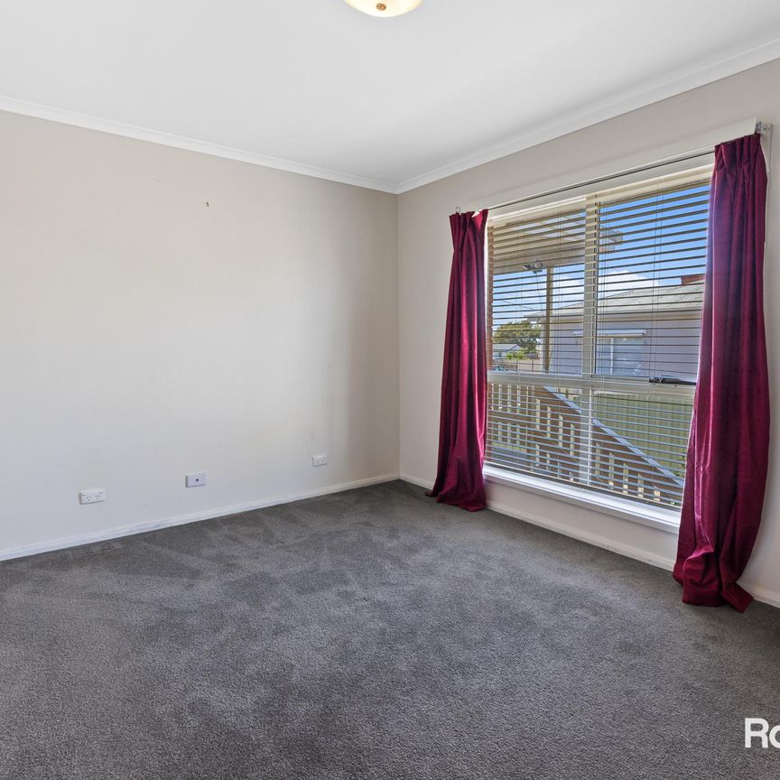 Spacious house with large shed - Photo 1