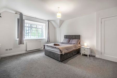 4 Bed Detached House, Westhorne Avenue, SE9 - Photo 3