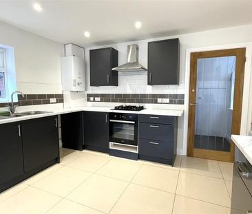 2 bedroom semi-detached house to rent - Photo 4