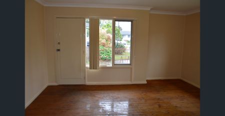 FAMILY HOME - Photo 5