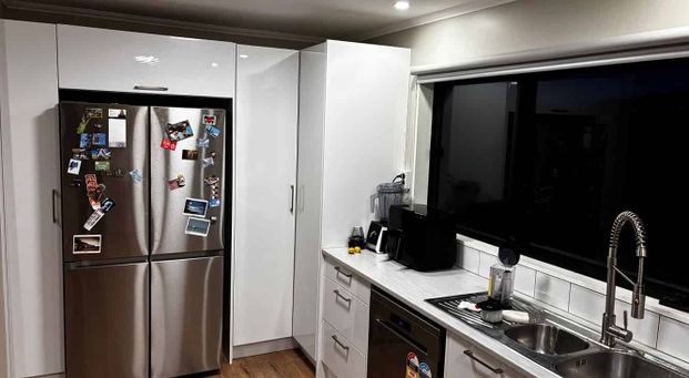 Your large family home semi furnished. - Photo 1