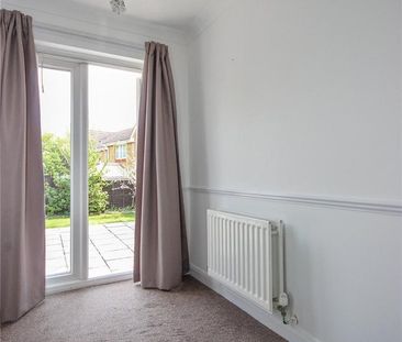 2 bedroom end of terrace house to rent - Photo 3
