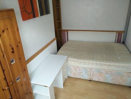 4 bedroom house share to rent - Photo 2