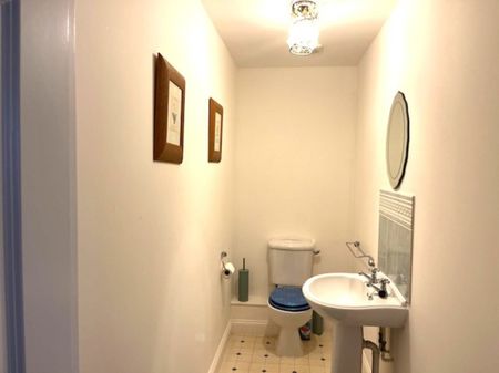 4 bedroom Link Detached - Campion Road, Hatfield - Photo 4