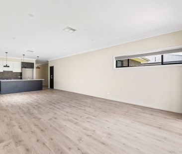 Sophisticated Comfort and Ample Space - Photo 3