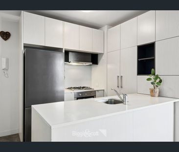 2 BEDROOM PENTHOUSE APARTMENT WITH VIEWS - Photo 6