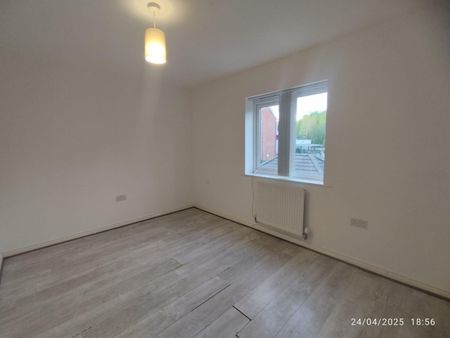3 Bed Semi-Detached House, Hexagon Close, M9 - Photo 4
