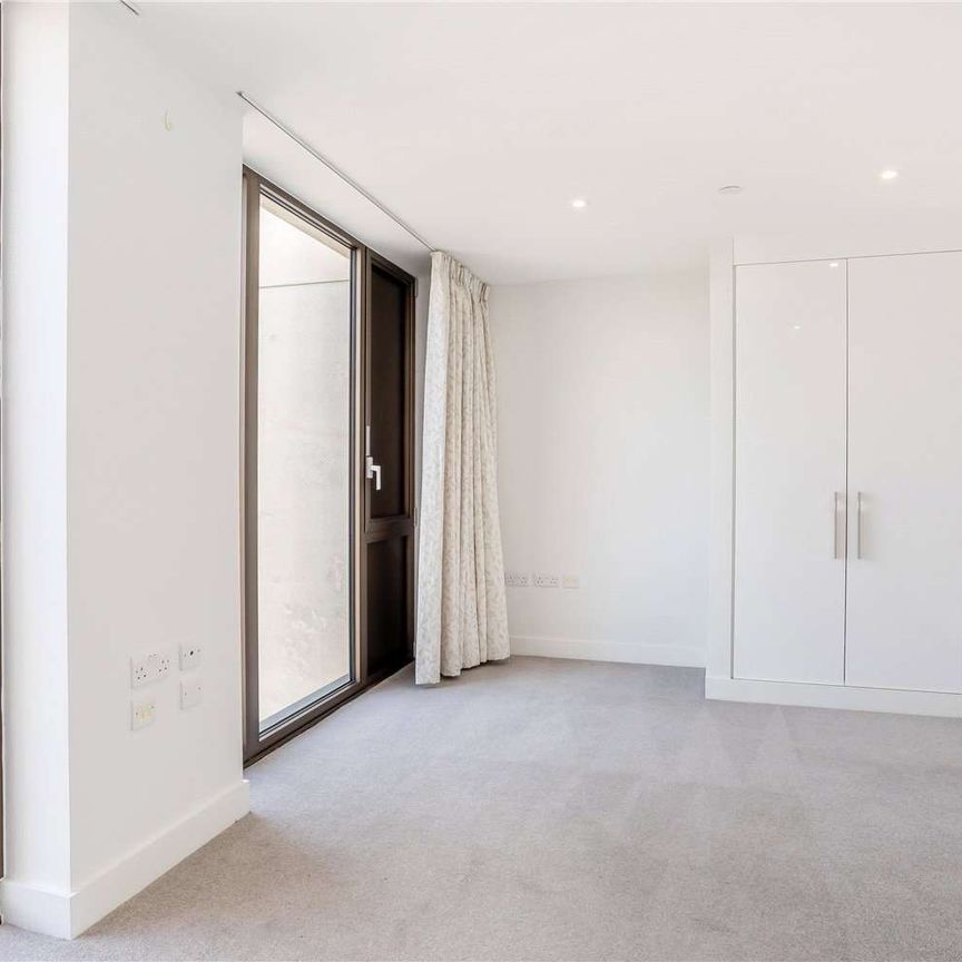 A spacious two bedroom apartment with parking in central Cambridge - Photo 1