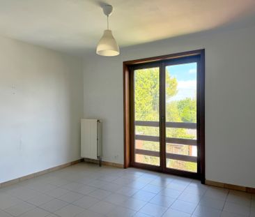 Appartement met 2 slaapkamers en garage. - Photo 2