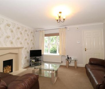 4 bedroom mews to rent - Photo 1