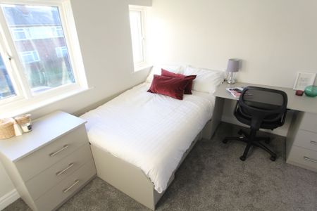 5 STANMORE GROVE Leeds - LS4 2RJ - Photo 5