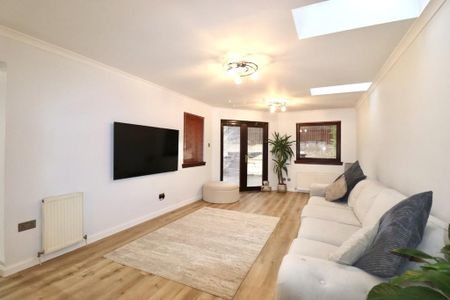 4 bedroom detached bungalow to rent - Photo 5