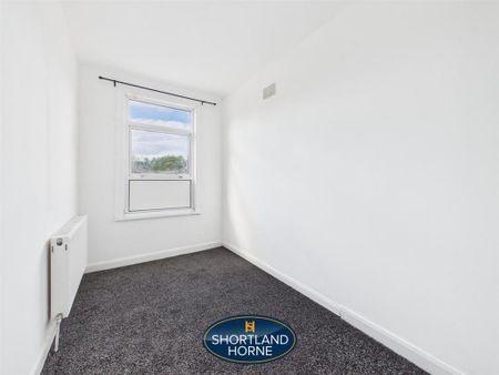 4 bedroom semi-detached house to rent - Photo 4