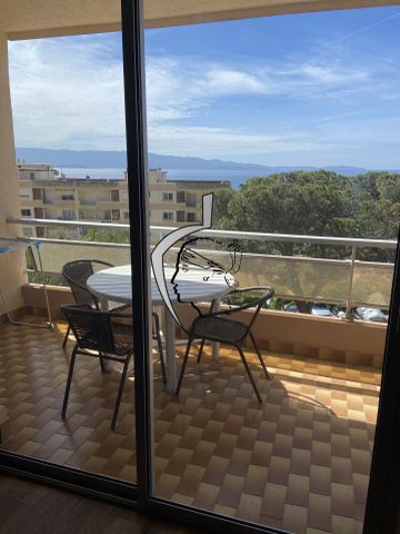 Location Appartement 2 pièces 47m² AJACCIO 20000 - Photo 2