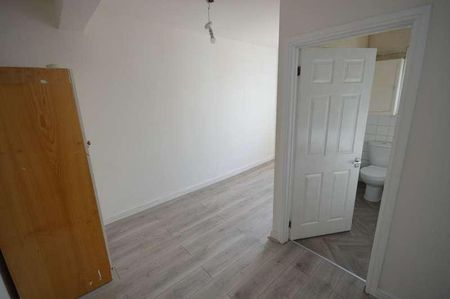 Rainham Road South, Dagenham, RM10 - Photo 4