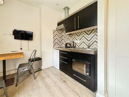 Studio to rent - Photo 3