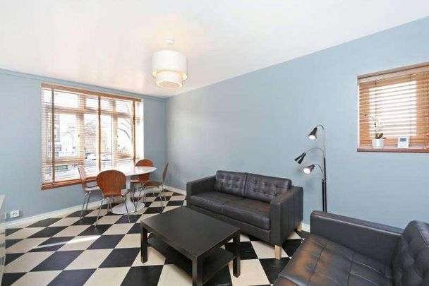 Charcroft Court, Minford Gardens, Brook Green, London, W14 - Photo 1