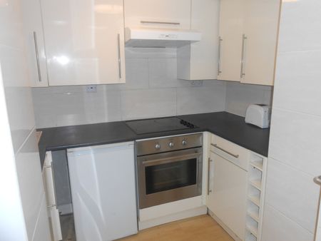3 Bed Flat, Granville Road, M14 - Photo 5