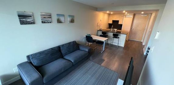 $2,500 Furnished 560 SF One bedroom w/Den (Vancouver) - Photo 2