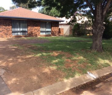 Within walking distance of shops, schools, public transport and parks. - Photo 6