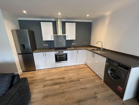 3 bedroom flat to rent - Photo 5